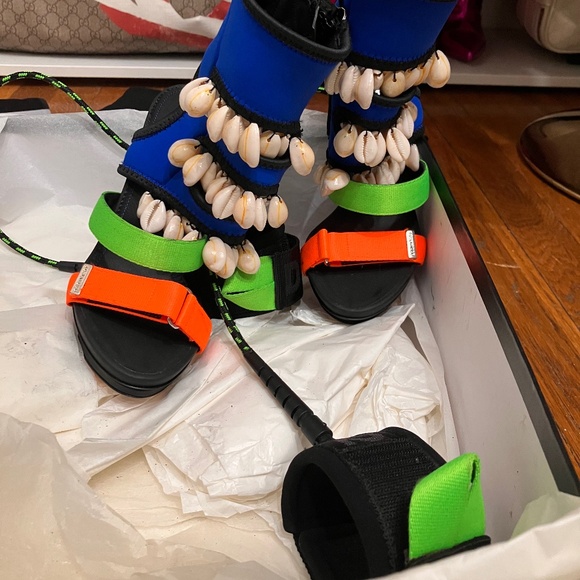 DSQUARED2 Blue and Green Shell Embellished Sandals - Picture 5 of 7